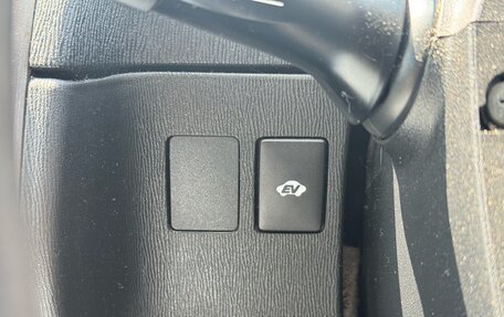 Toyota Prius, 2010 год, 885 000 рублей, 18 фотография