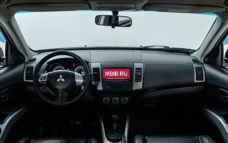 Mitsubishi Outlander III рестайлинг 3, 2011 год, 1 545 000 рублей, 9 фотография