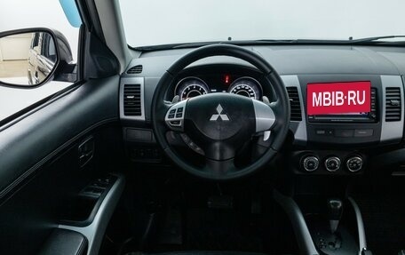 Mitsubishi Outlander III рестайлинг 3, 2011 год, 1 545 000 рублей, 15 фотография