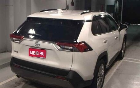 Toyota RAV4, 2020 год, 2 310 000 рублей, 3 фотография