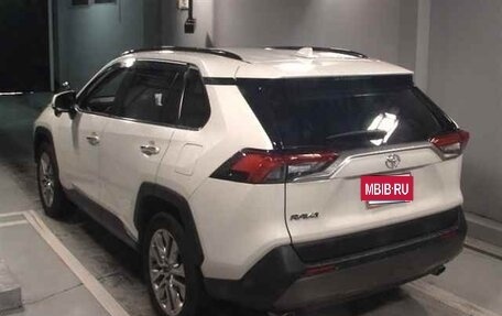 Toyota RAV4, 2020 год, 2 310 000 рублей, 4 фотография