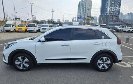 KIA Niro I, 2021 год, 1 810 000 рублей, 4 фотография