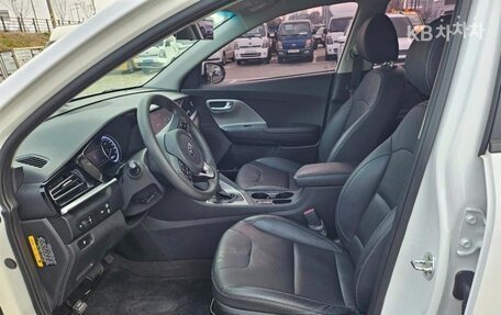KIA Niro I, 2021 год, 1 810 000 рублей, 10 фотография