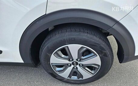 KIA Niro I, 2021 год, 1 810 000 рублей, 17 фотография