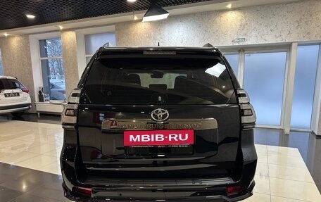 Toyota Land Cruiser Prado 150 рестайлинг 2, 2022 год, 11 950 000 рублей, 8 фотография