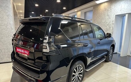 Toyota Land Cruiser Prado 150 рестайлинг 2, 2022 год, 11 950 000 рублей, 9 фотография
