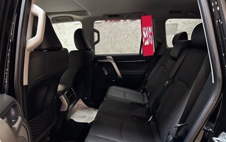 Toyota Land Cruiser Prado 150 рестайлинг 2, 2022 год, 11 950 000 рублей, 12 фотография