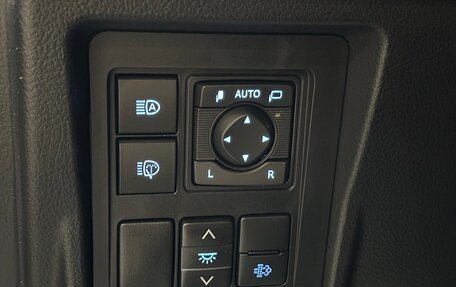 Toyota Land Cruiser Prado 150 рестайлинг 2, 2022 год, 11 950 000 рублей, 20 фотография