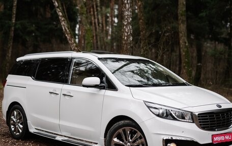 KIA Carnival III, 2016 год, 2 200 000 рублей, 1 фотография