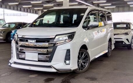 Toyota Noah III, 2021 год, 2 100 000 рублей, 3 фотография
