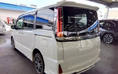 Toyota Noah III, 2021 год, 2 100 000 рублей, 7 фотография