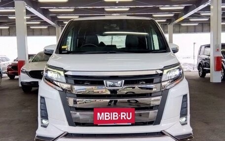 Toyota Noah III, 2021 год, 2 100 000 рублей, 2 фотография