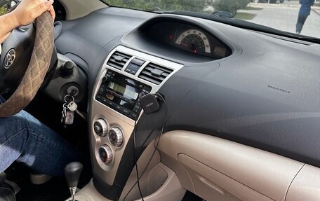 Toyota Yaris III рестайлинг, 2006 год, 495 000 рублей, 2 фотография