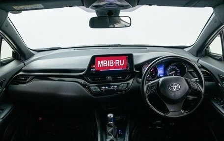 Toyota C-HR I рестайлинг, 2018 год, 1 945 000 рублей, 9 фотография