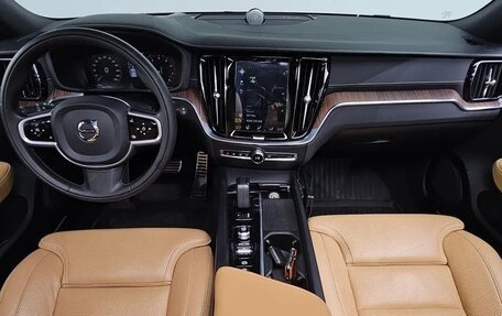 Volvo V60 II, 2021 год, 2 530 600 рублей, 7 фотография