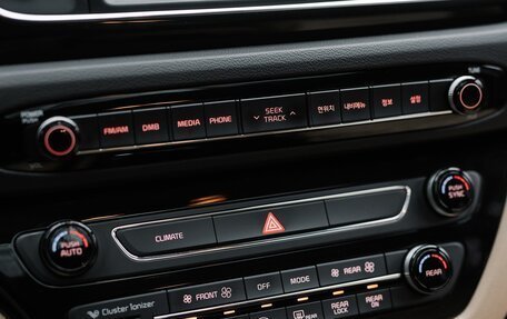 KIA Carnival III, 2016 год, 2 200 000 рублей, 7 фотография