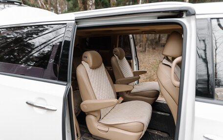 KIA Carnival III, 2016 год, 2 200 000 рублей, 16 фотография