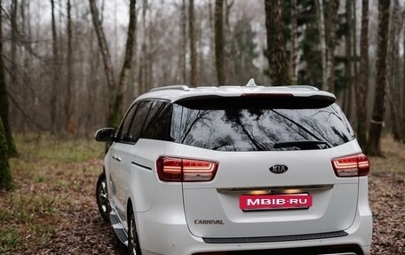 KIA Carnival III, 2016 год, 2 200 000 рублей, 2 фотография