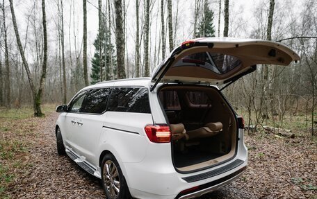 KIA Carnival III, 2016 год, 2 200 000 рублей, 21 фотография