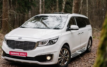 KIA Carnival III, 2016 год, 2 200 000 рублей, 4 фотография