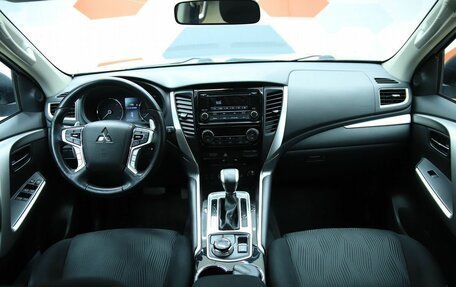 Mitsubishi Pajero Sport III рестайлинг, 2019 год, 2 990 000 рублей, 16 фотография