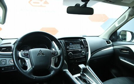 Mitsubishi Pajero Sport III рестайлинг, 2019 год, 2 990 000 рублей, 15 фотография