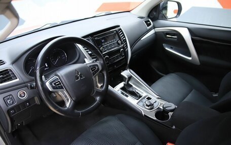 Mitsubishi Pajero Sport III рестайлинг, 2019 год, 2 990 000 рублей, 10 фотография