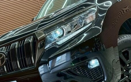 Toyota Land Cruiser Prado 150 рестайлинг 2, 2022 год, 3 880 000 рублей, 3 фотография