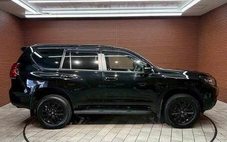 Toyota Land Cruiser Prado 150 рестайлинг 2, 2022 год, 3 880 000 рублей, 5 фотография