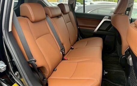 Toyota Land Cruiser Prado 150 рестайлинг 2, 2022 год, 3 880 000 рублей, 9 фотография