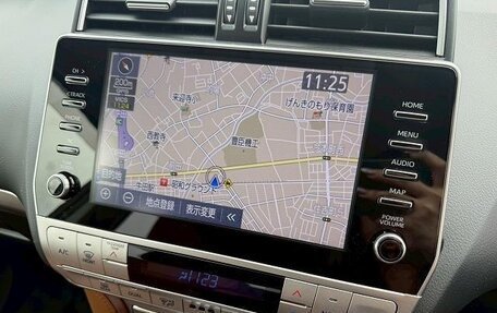 Toyota Land Cruiser Prado 150 рестайлинг 2, 2022 год, 3 880 000 рублей, 11 фотография