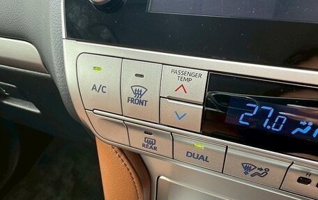 Toyota Land Cruiser Prado 150 рестайлинг 2, 2022 год, 3 880 000 рублей, 12 фотография