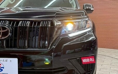 Toyota Land Cruiser Prado 150 рестайлинг 2, 2022 год, 3 880 000 рублей, 2 фотография