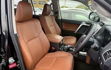 Toyota Land Cruiser Prado 150 рестайлинг 2, 2022 год, 3 880 000 рублей, 8 фотография