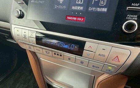 Toyota Land Cruiser Prado 150 рестайлинг 2, 2022 год, 3 880 000 рублей, 13 фотография