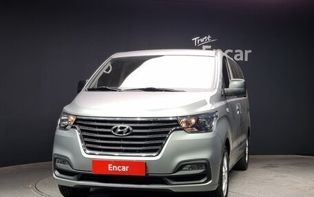 Hyundai Grand Starex Grand Starex I рестайлинг 2, 2017 год, 2 543 000 рублей, 3 фотография