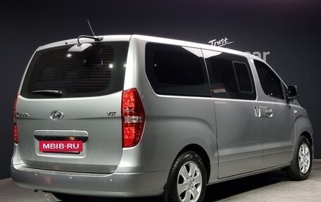 Hyundai Grand Starex Grand Starex I рестайлинг 2, 2017 год, 2 543 000 рублей, 2 фотография