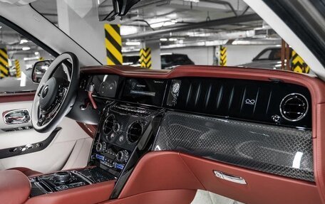 Rolls-Royce Cullinan, 2025 год, 97 000 000 рублей, 13 фотография