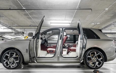 Rolls-Royce Cullinan, 2025 год, 97 000 000 рублей, 10 фотография