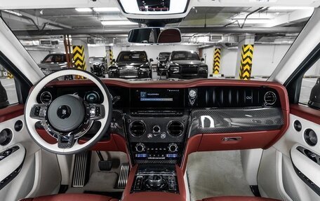 Rolls-Royce Cullinan, 2025 год, 97 000 000 рублей, 17 фотография