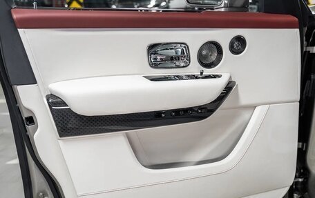 Rolls-Royce Cullinan, 2025 год, 97 000 000 рублей, 25 фотография
