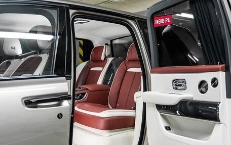 Rolls-Royce Cullinan, 2025 год, 97 000 000 рублей, 33 фотография