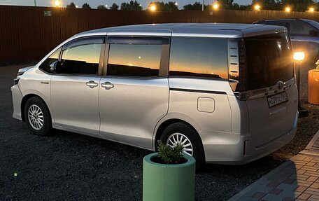 Toyota Voxy III, 2015 год, 1 699 000 рублей, 3 фотография