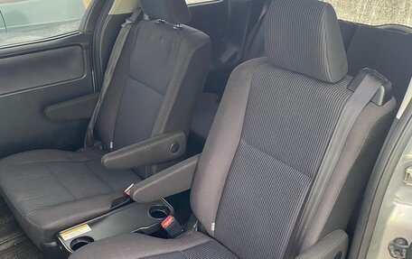 Toyota Voxy III, 2015 год, 1 699 000 рублей, 12 фотография
