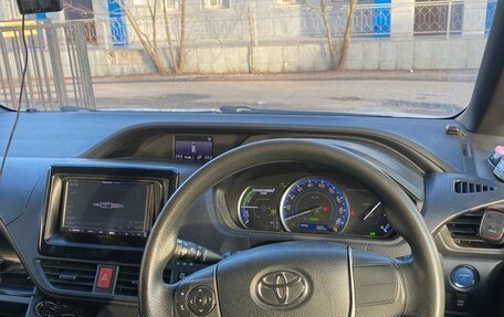 Toyota Voxy III, 2015 год, 1 699 000 рублей, 7 фотография