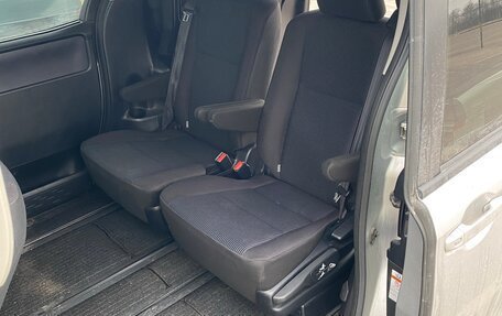 Toyota Voxy III, 2015 год, 1 699 000 рублей, 16 фотография