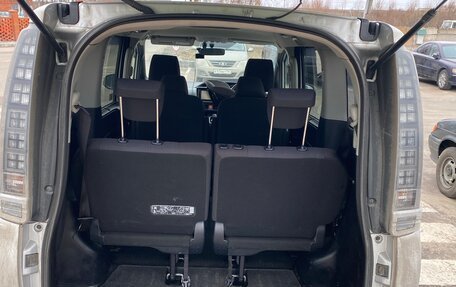 Toyota Voxy III, 2015 год, 1 699 000 рублей, 15 фотография