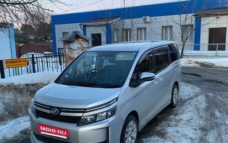 Toyota Voxy III, 2015 год, 1 699 000 рублей, 25 фотография