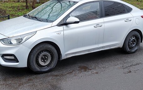 Hyundai Solaris II рестайлинг, 2018 год, 850 000 рублей, 3 фотография