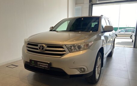 Toyota Highlander III, 2012 год, 1 950 000 рублей, 1 фотография